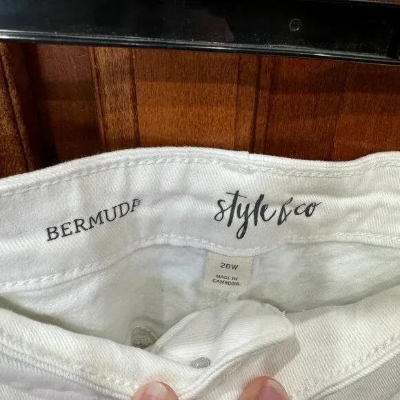 Womens Bermuda Shorts White - Picture 3 of 4